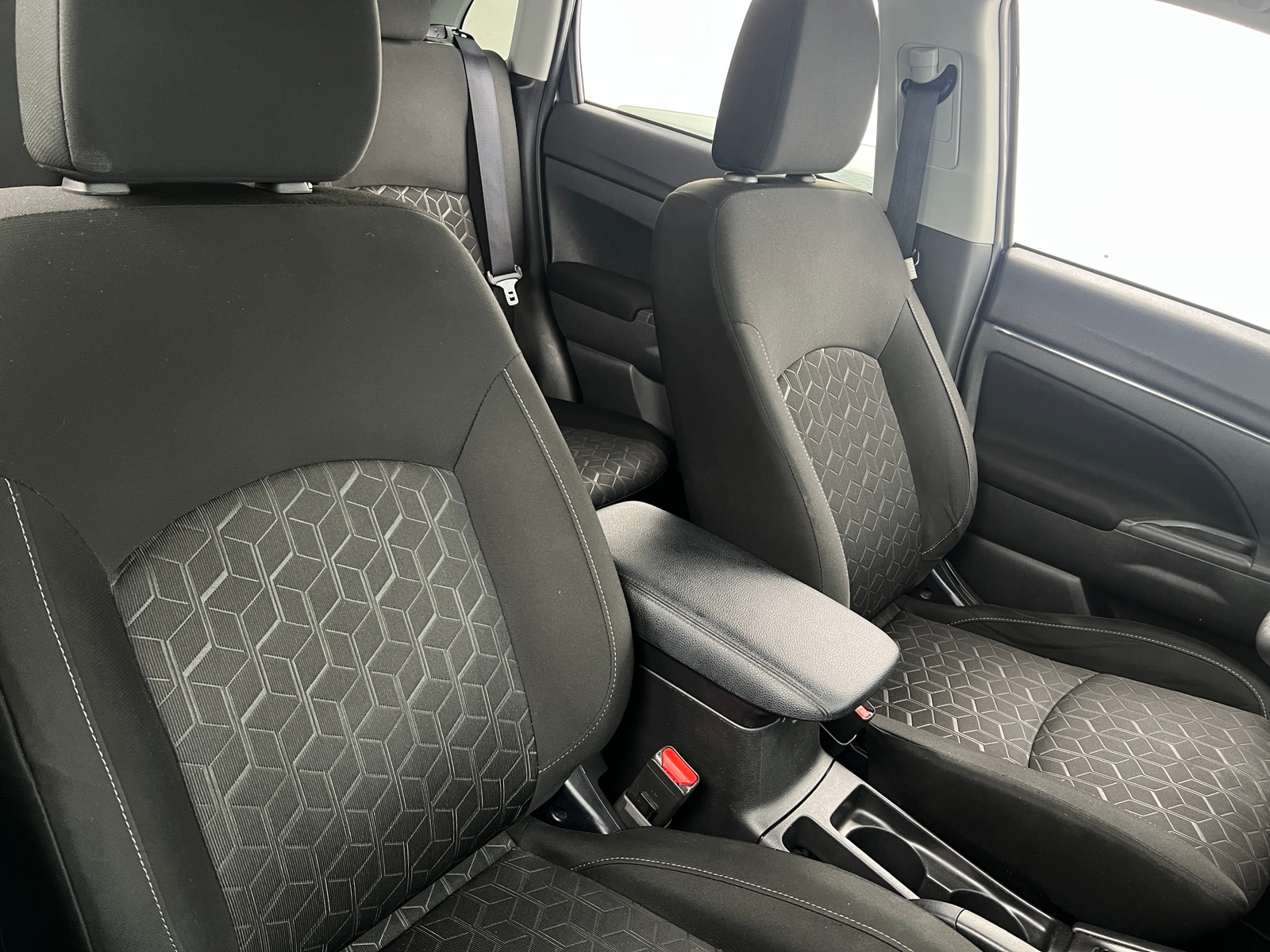 Thumbnail: 2023 Mitsubishi Outlander Sport - 2