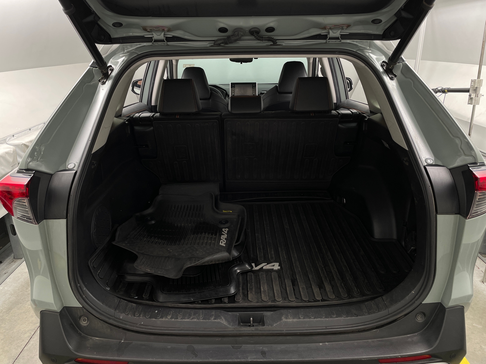Thumbnail: 2019 Toyota RAV4 - 6