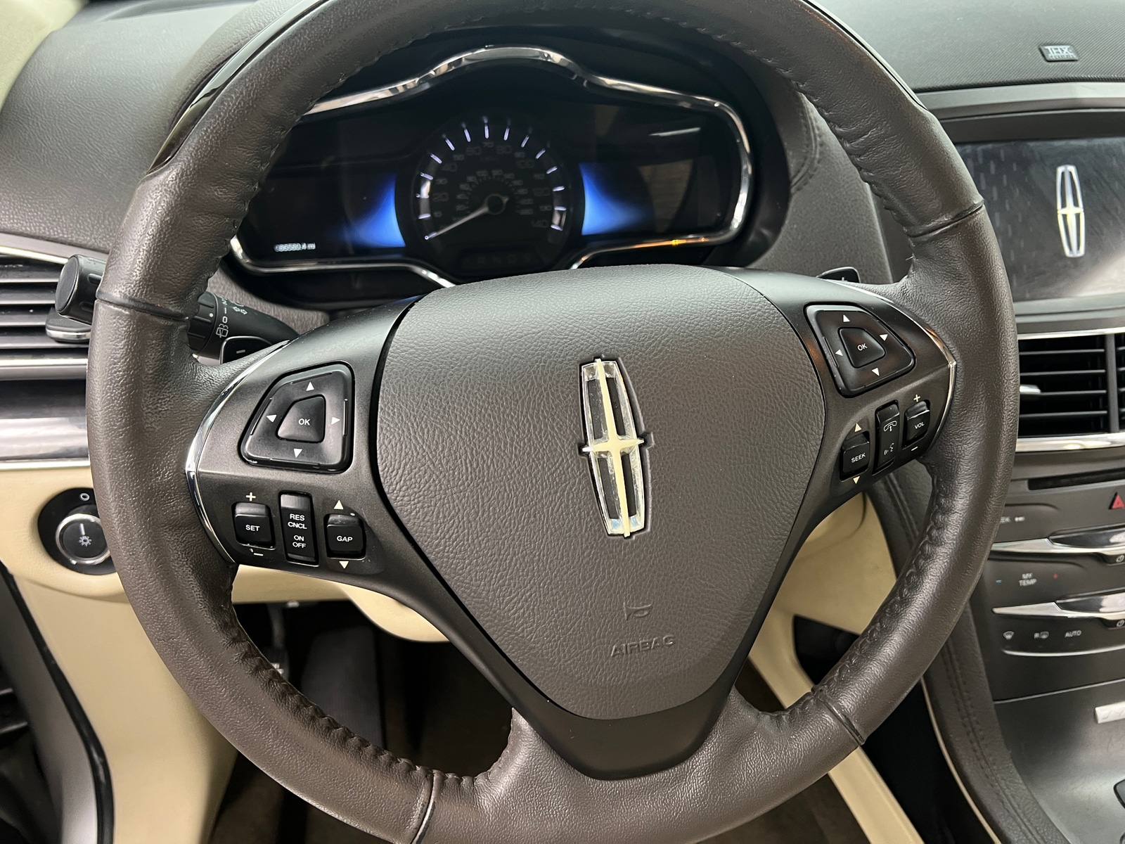Thumbnail: 2019 Lincoln MKT - 4