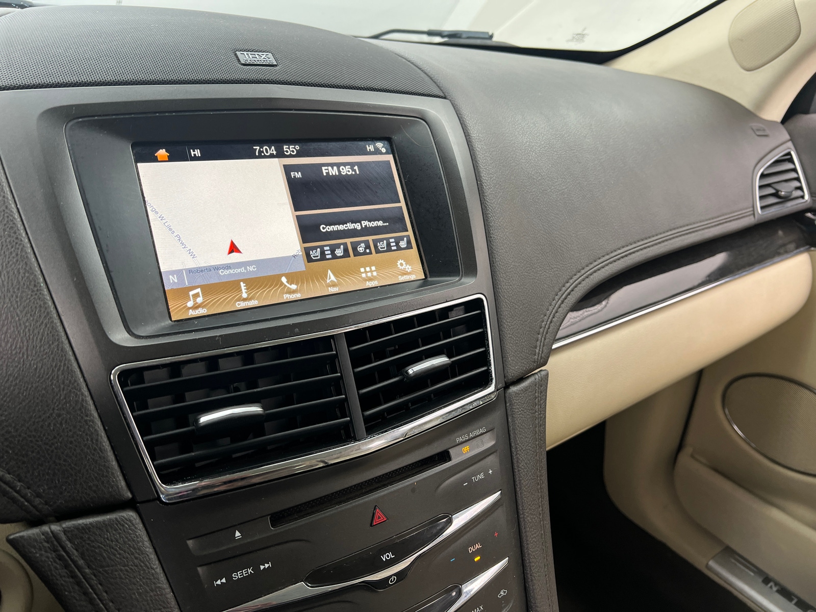 Thumbnail: 2019 Lincoln MKT - 3