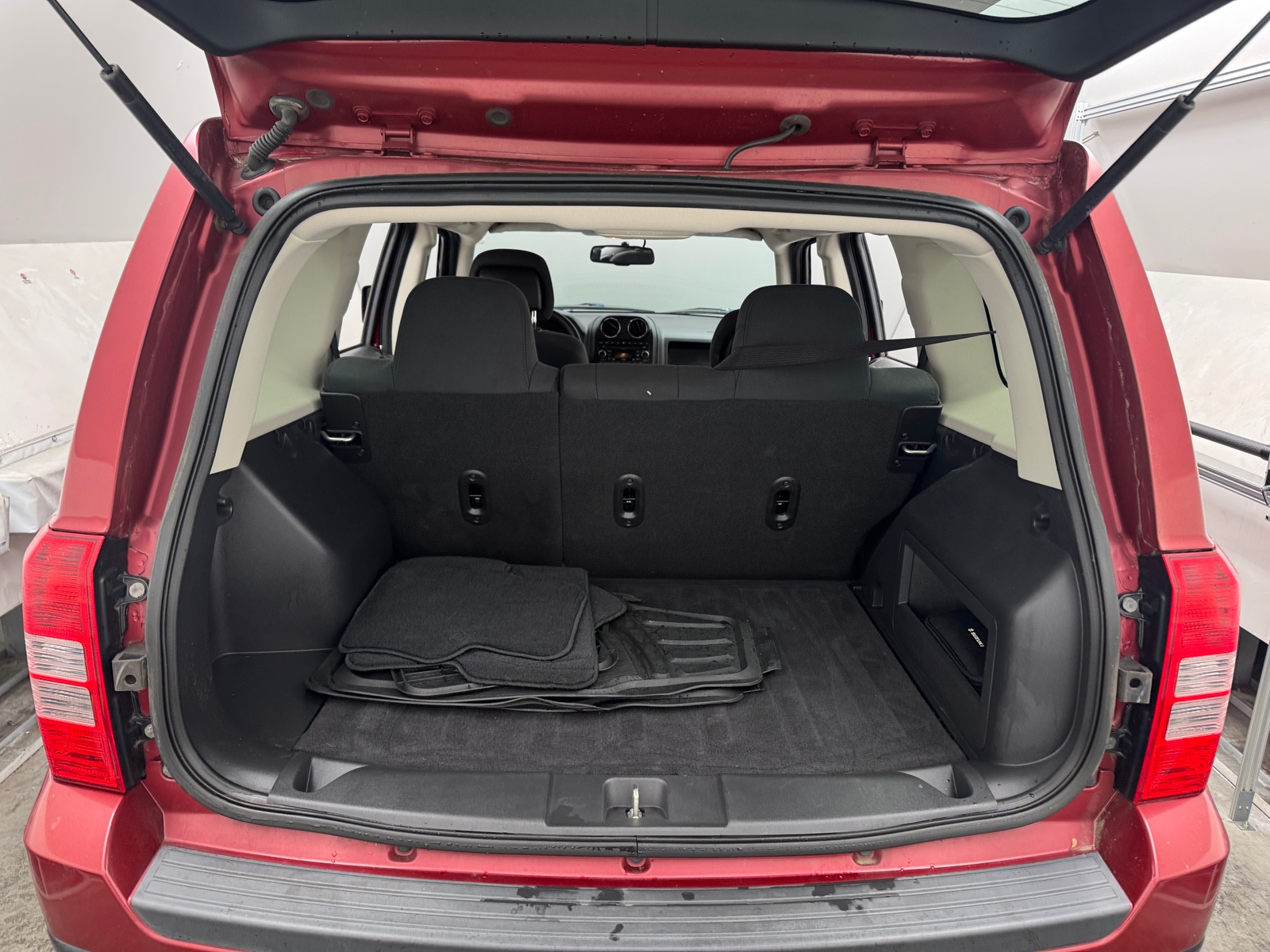 Thumbnail: 2014 Jeep Patriot - 7
