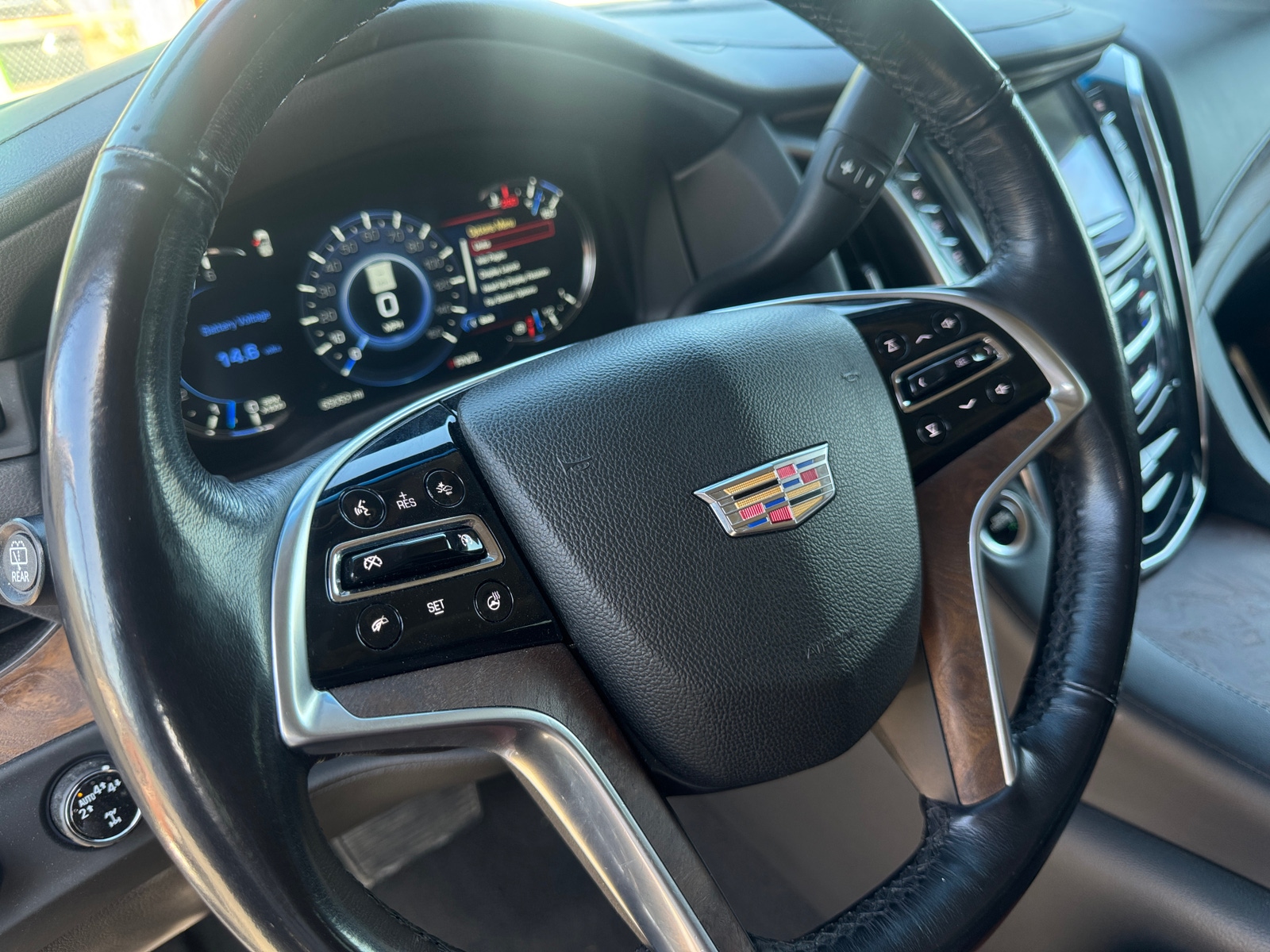 Thumbnail: 2019 Cadillac Escalade - 4