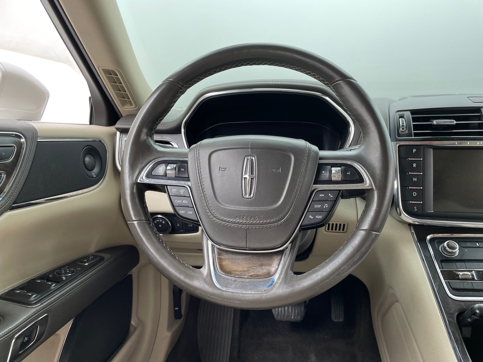 Thumbnail: 2018 Lincoln Continental - 4