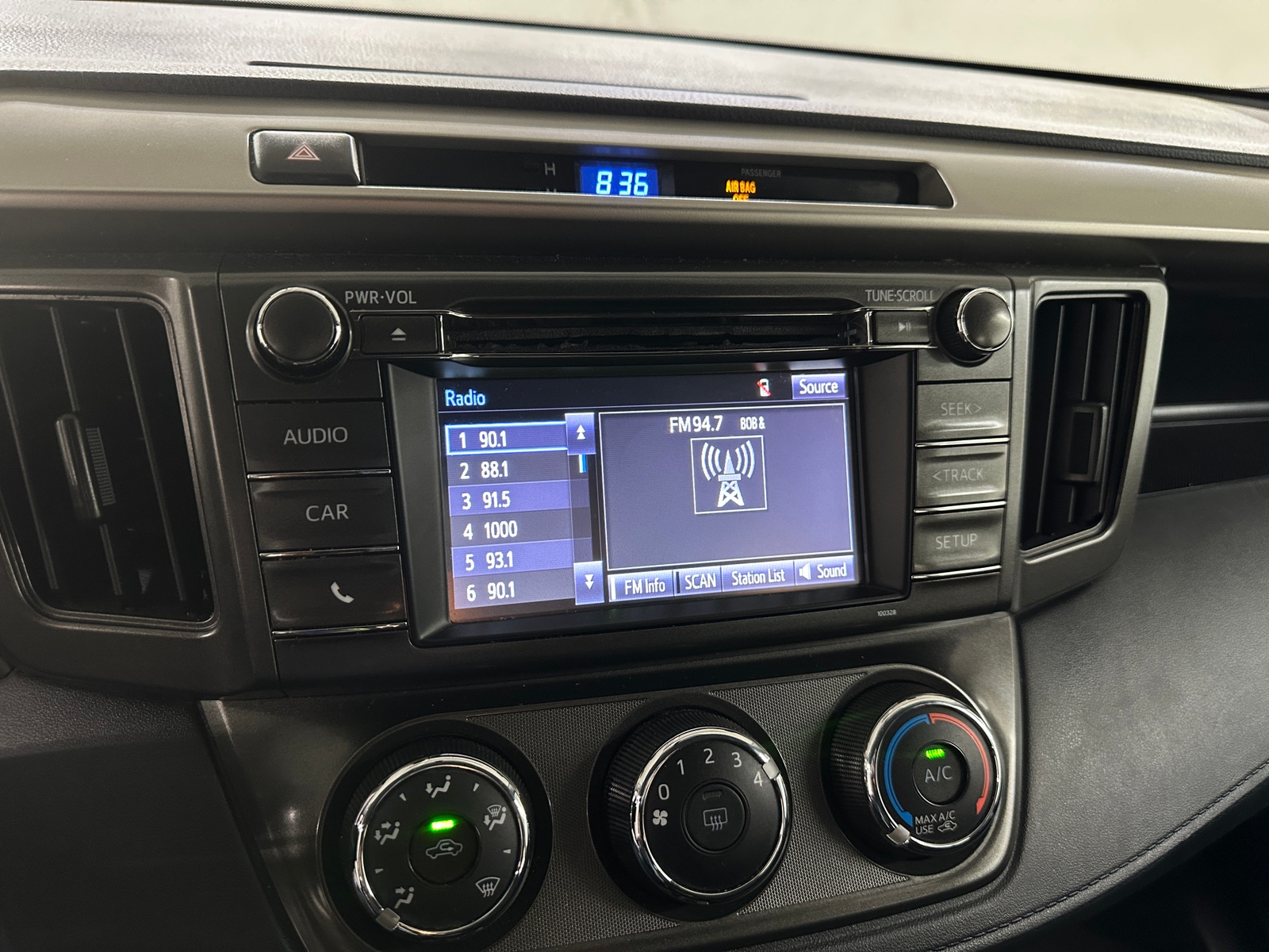 Thumbnail: 2015 Toyota RAV4 - 4