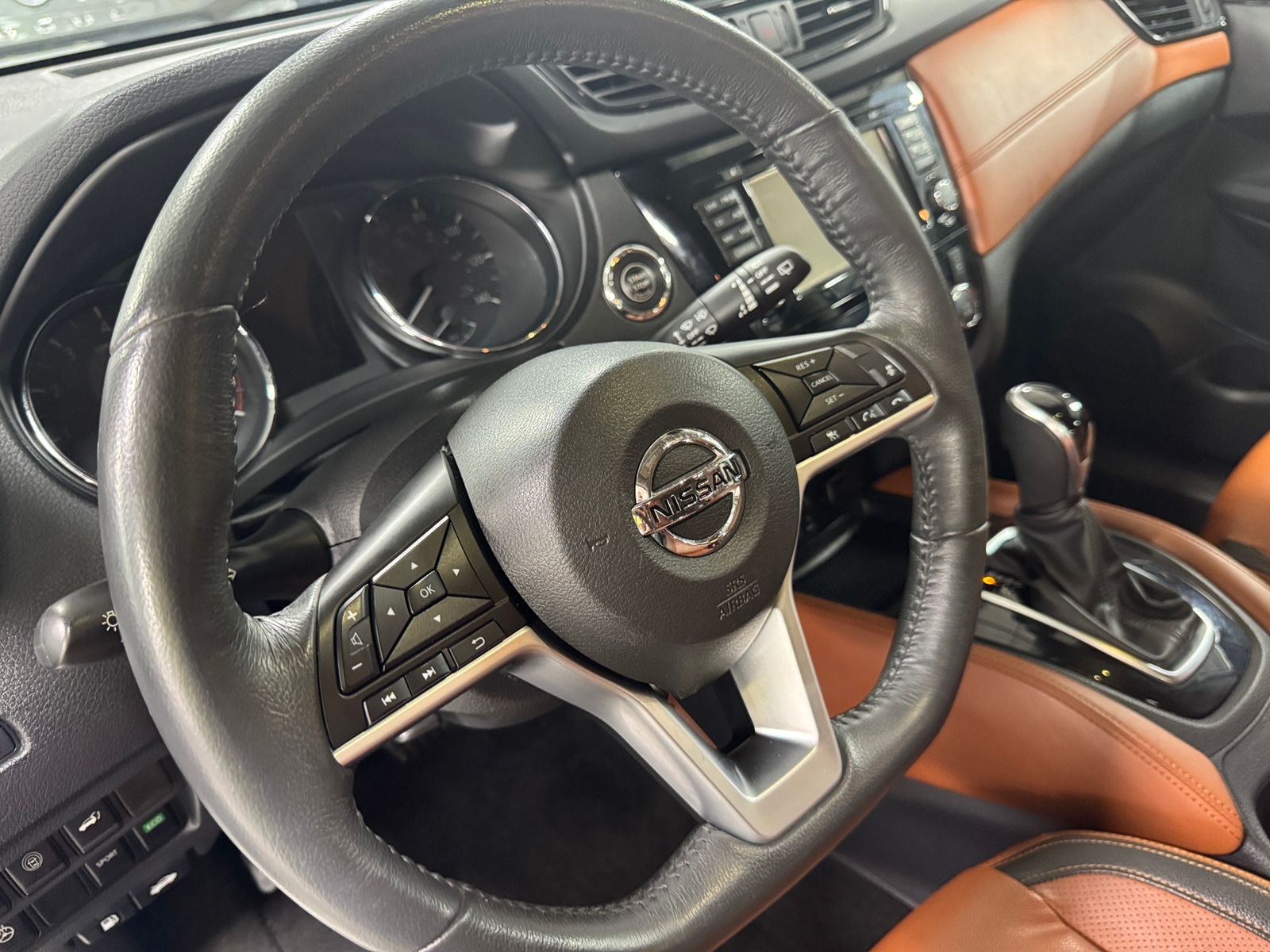 Thumbnail: 2017 Nissan Rogue - 4