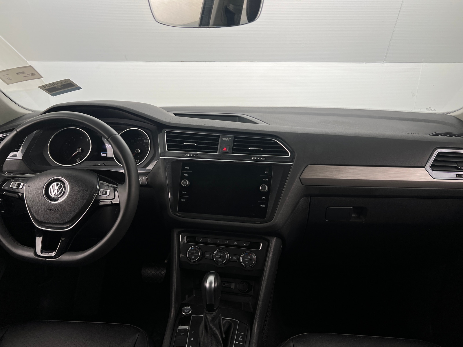 Thumbnail: 2020 Volkswagen Tiguan - 2