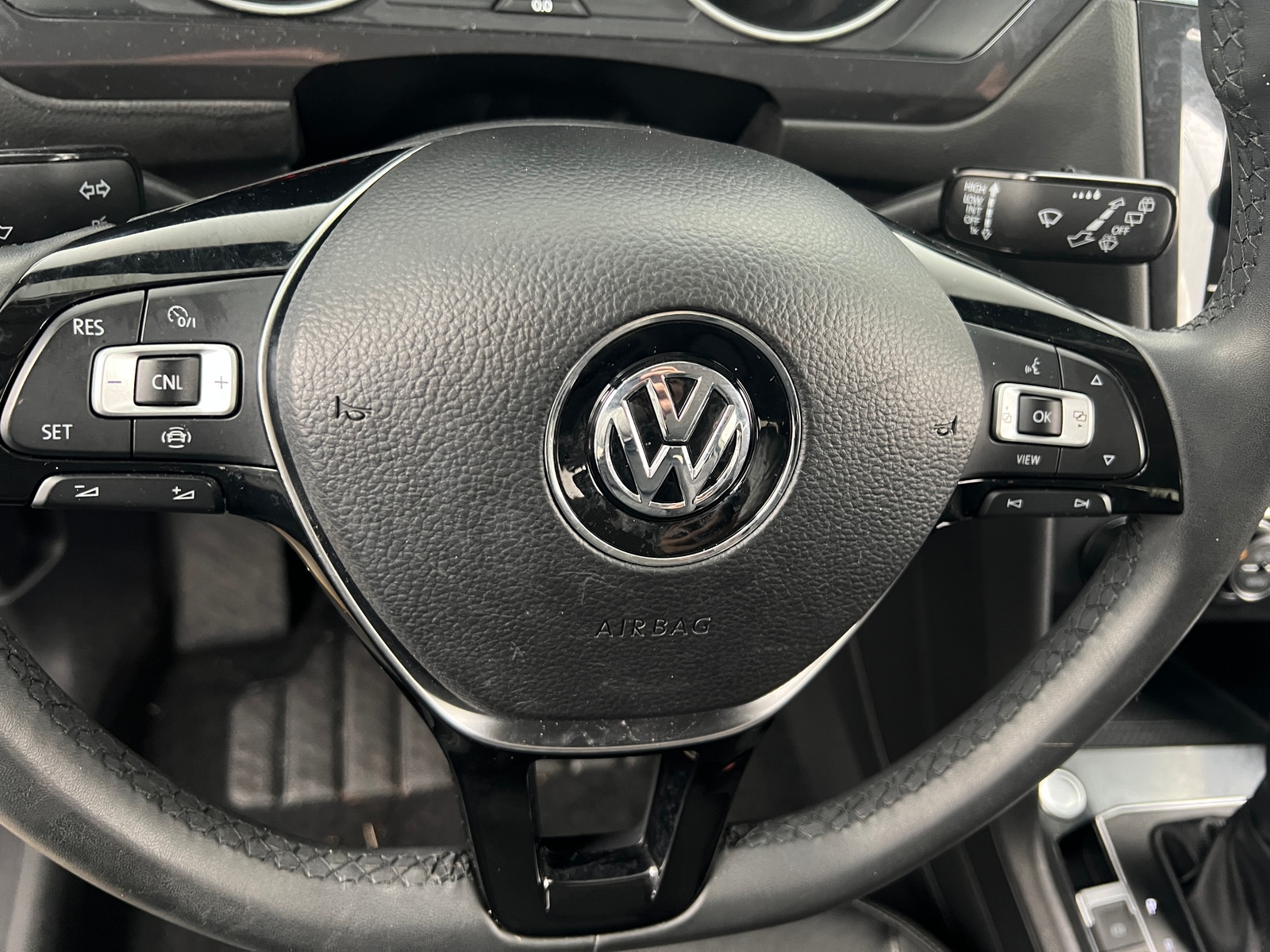 Thumbnail: 2020 Volkswagen Tiguan - 4