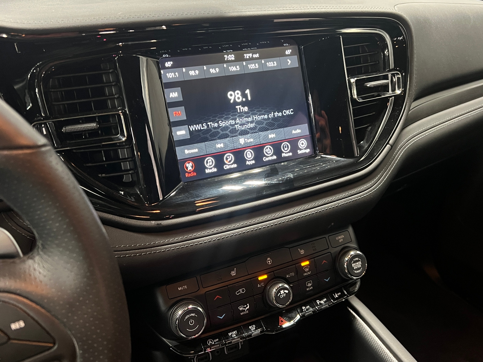 Thumbnail: 2022 Dodge Durango - 3