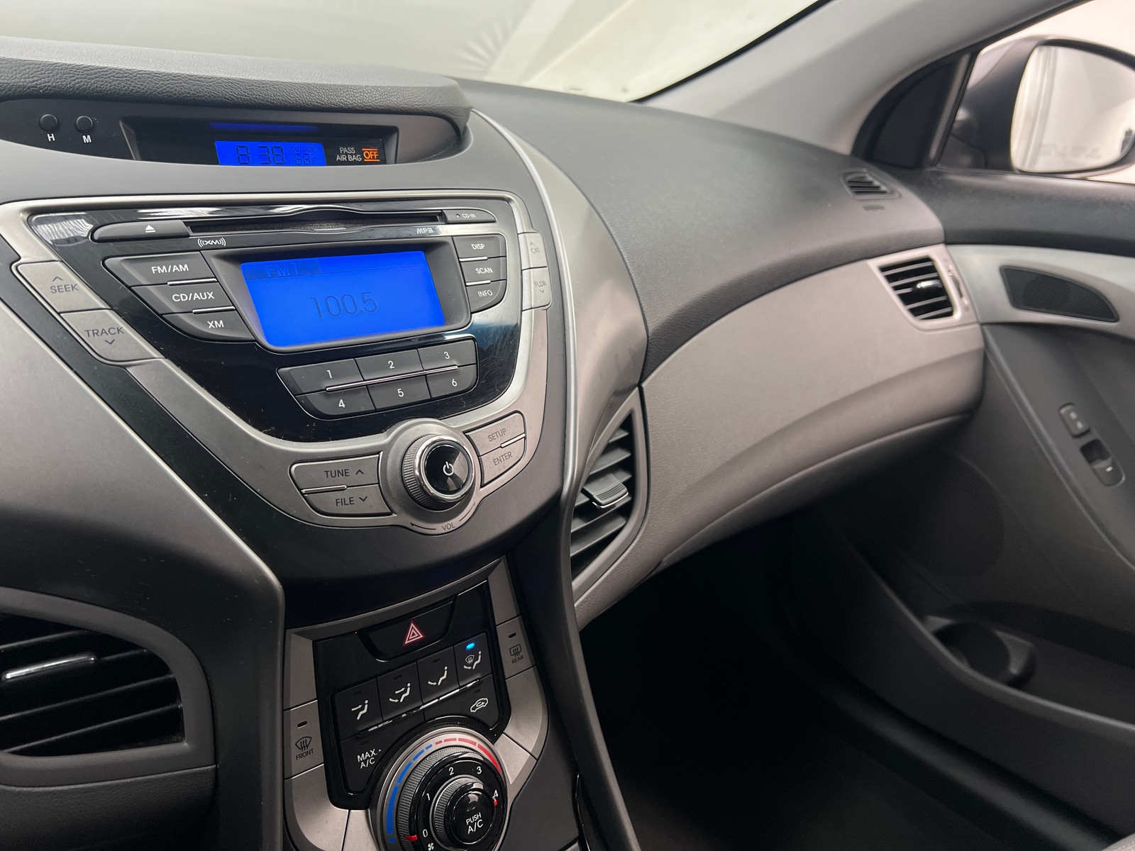 Thumbnail: 2013 Hyundai Elantra - 4