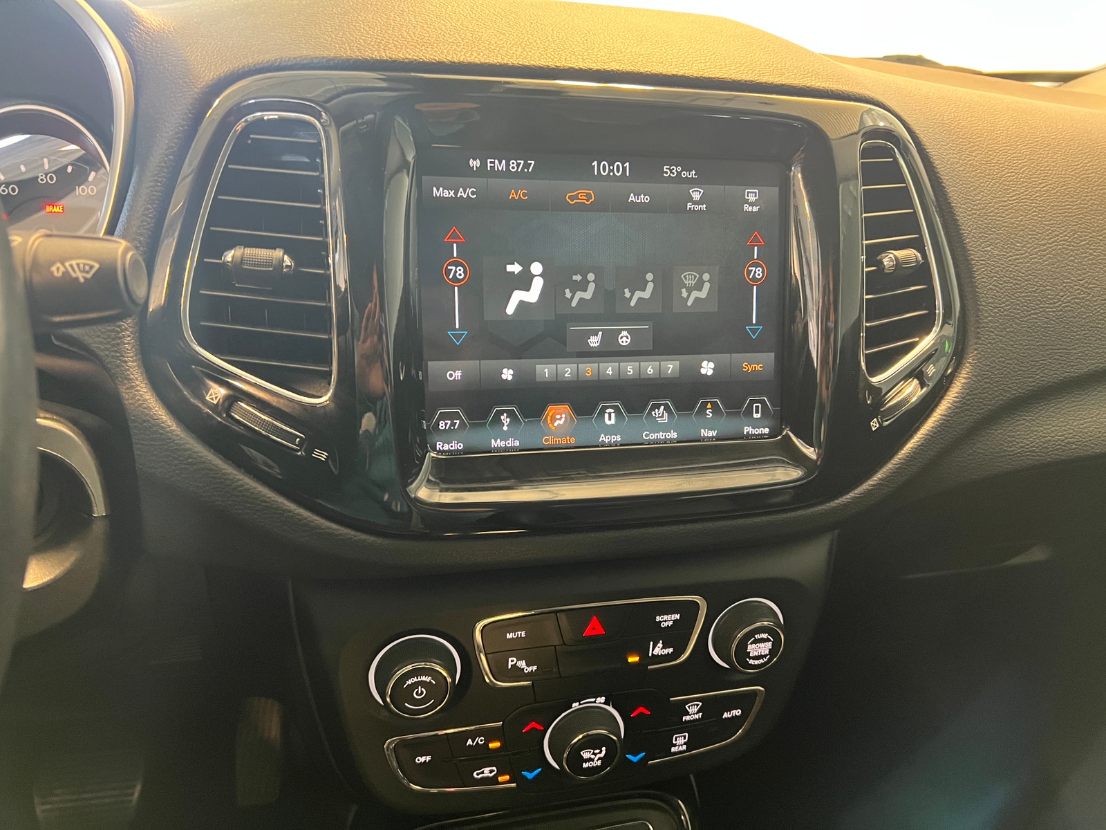 Thumbnail: 2019 Jeep Compass - 3
