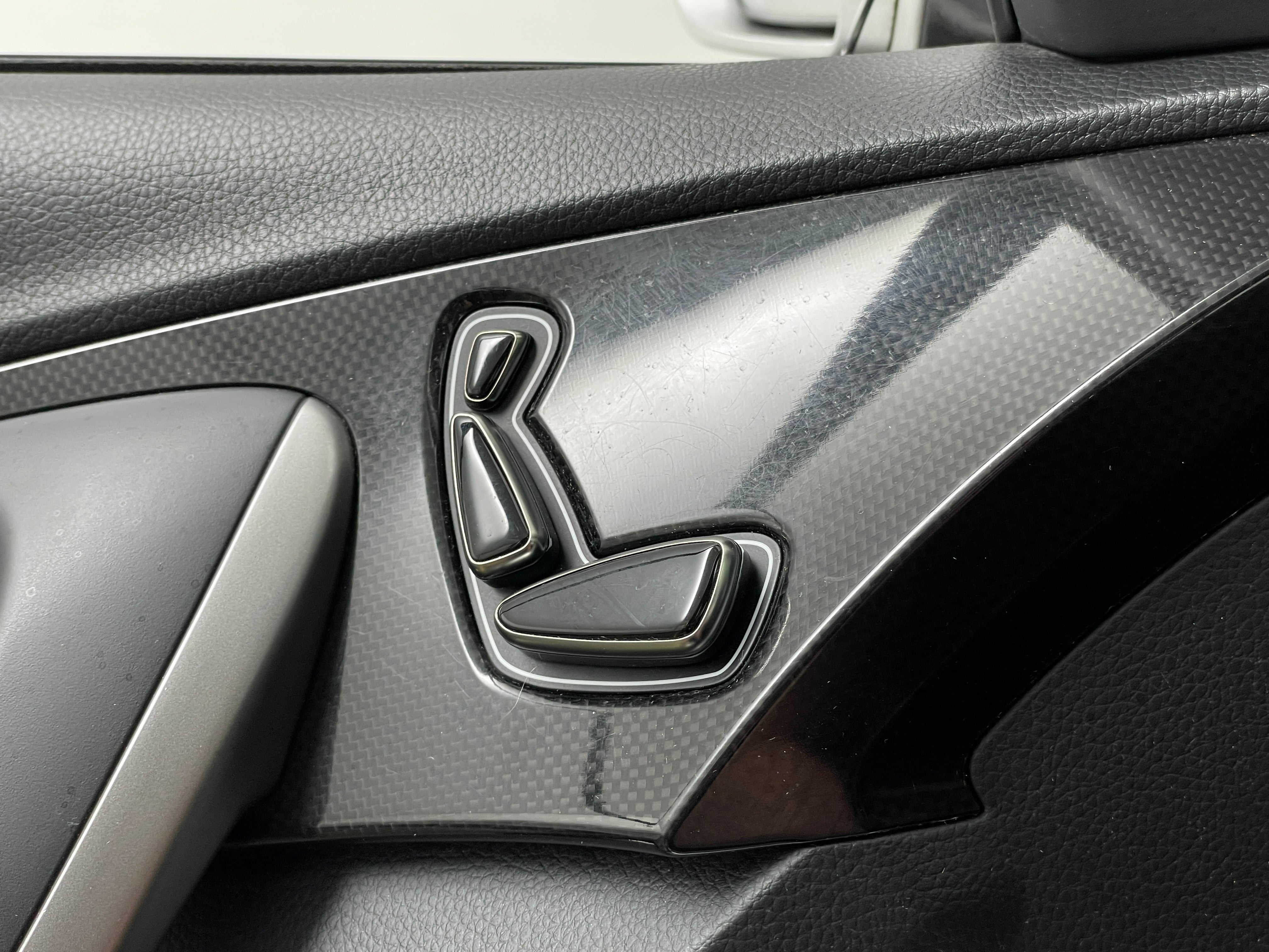 Used 2013 Hyundai Azera Base with VIN KMHFG4JG4DA282177 for sale in Oak Creek, WI