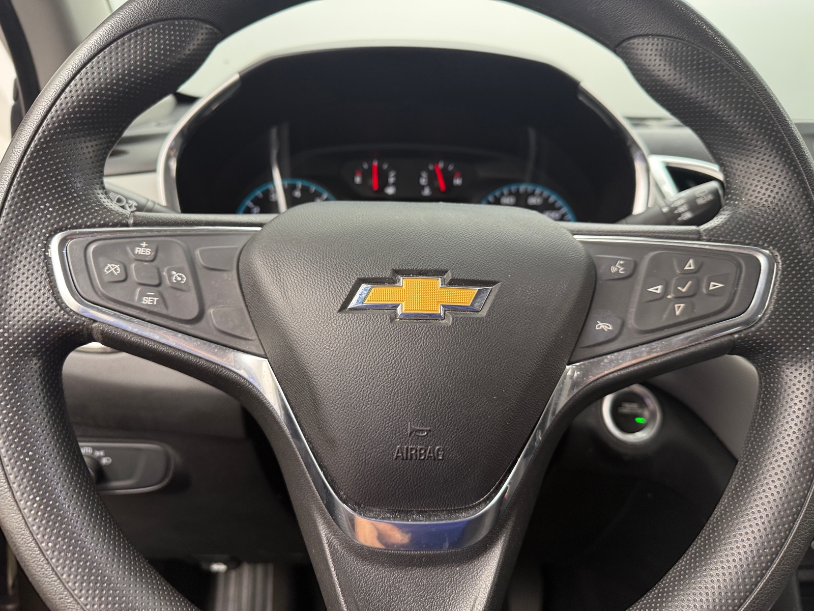 Thumbnail: 2019 Chevrolet Equinox - 5