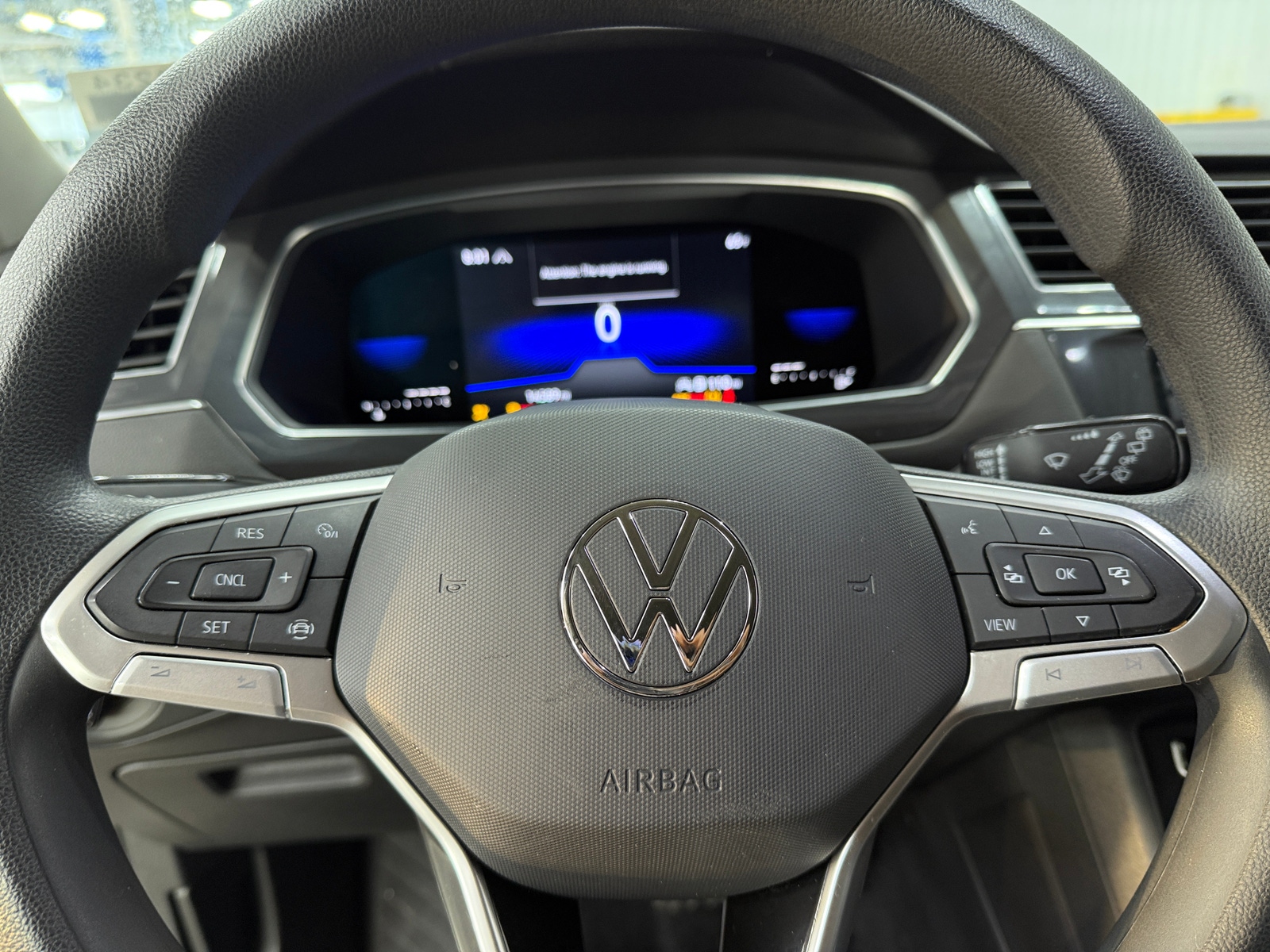Thumbnail: 2022 Volkswagen Tiguan - 5
