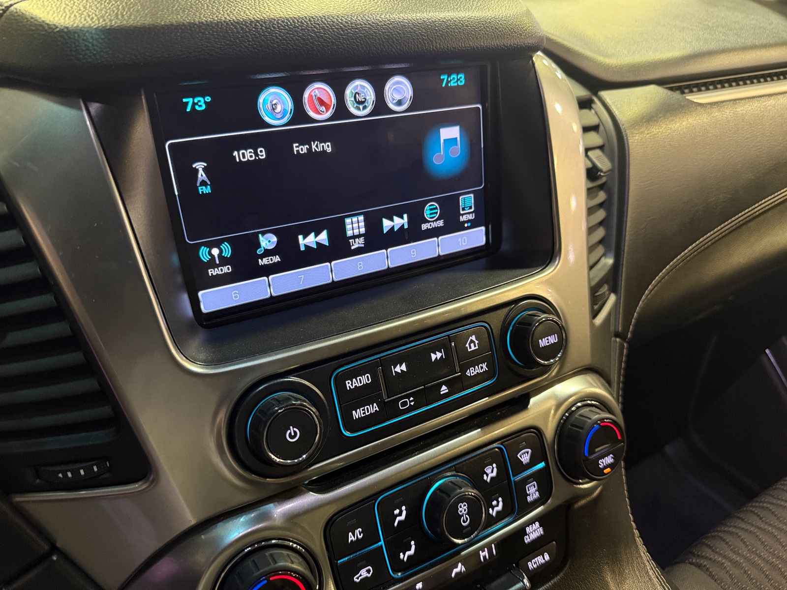 Thumbnail: 2019 Chevrolet Tahoe - 4