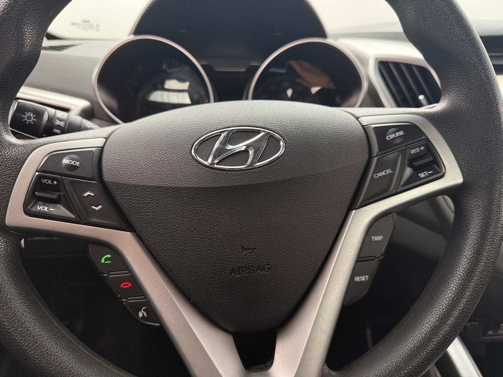 Thumbnail: 2015 Hyundai Veloster - 4