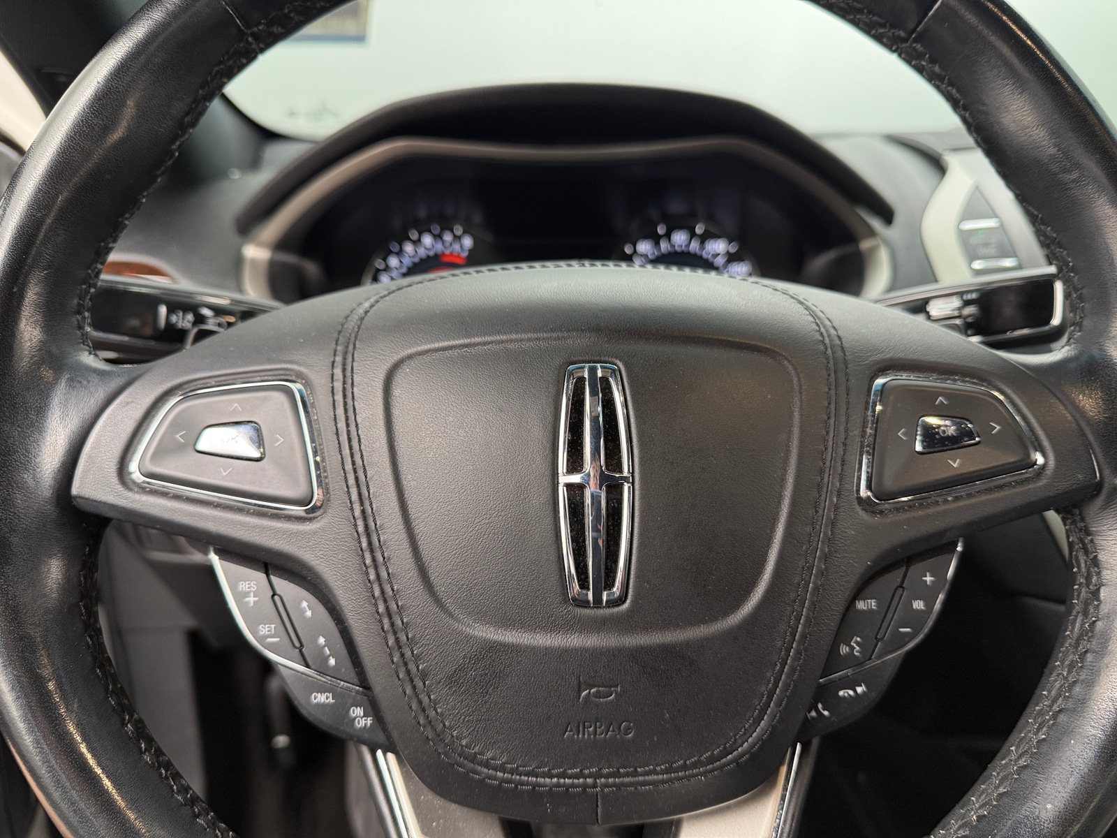 Thumbnail: 2019 Lincoln MKZ - 4