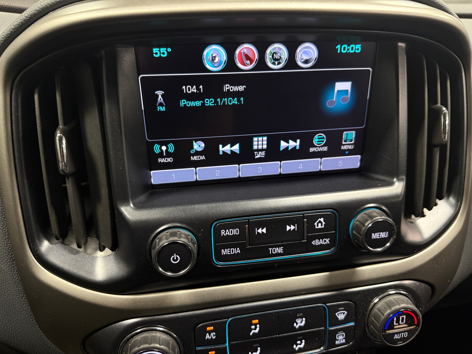 Thumbnail: 2017 Chevrolet Colorado - 3