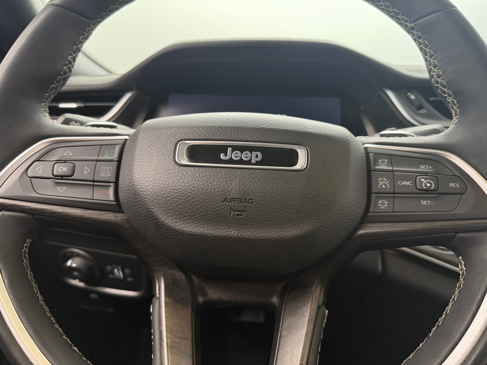 Thumbnail: 2024 Jeep Grand Cherokee - 4