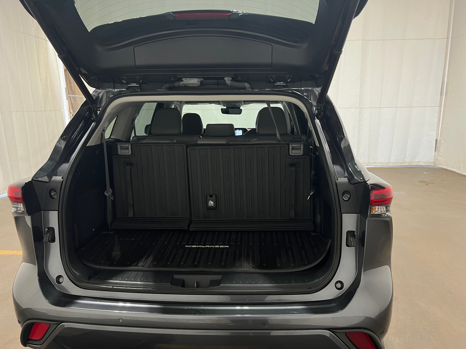 Thumbnail: 2020 Toyota Highlander - 6