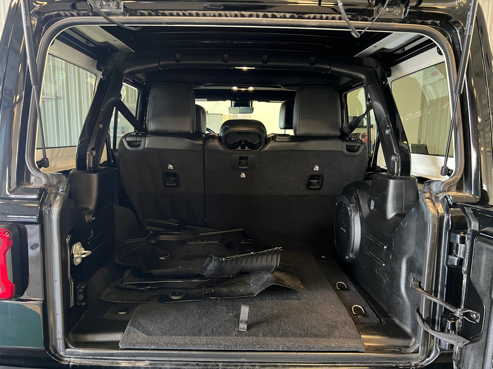 Thumbnail: 2021 Jeep Wrangler - 6