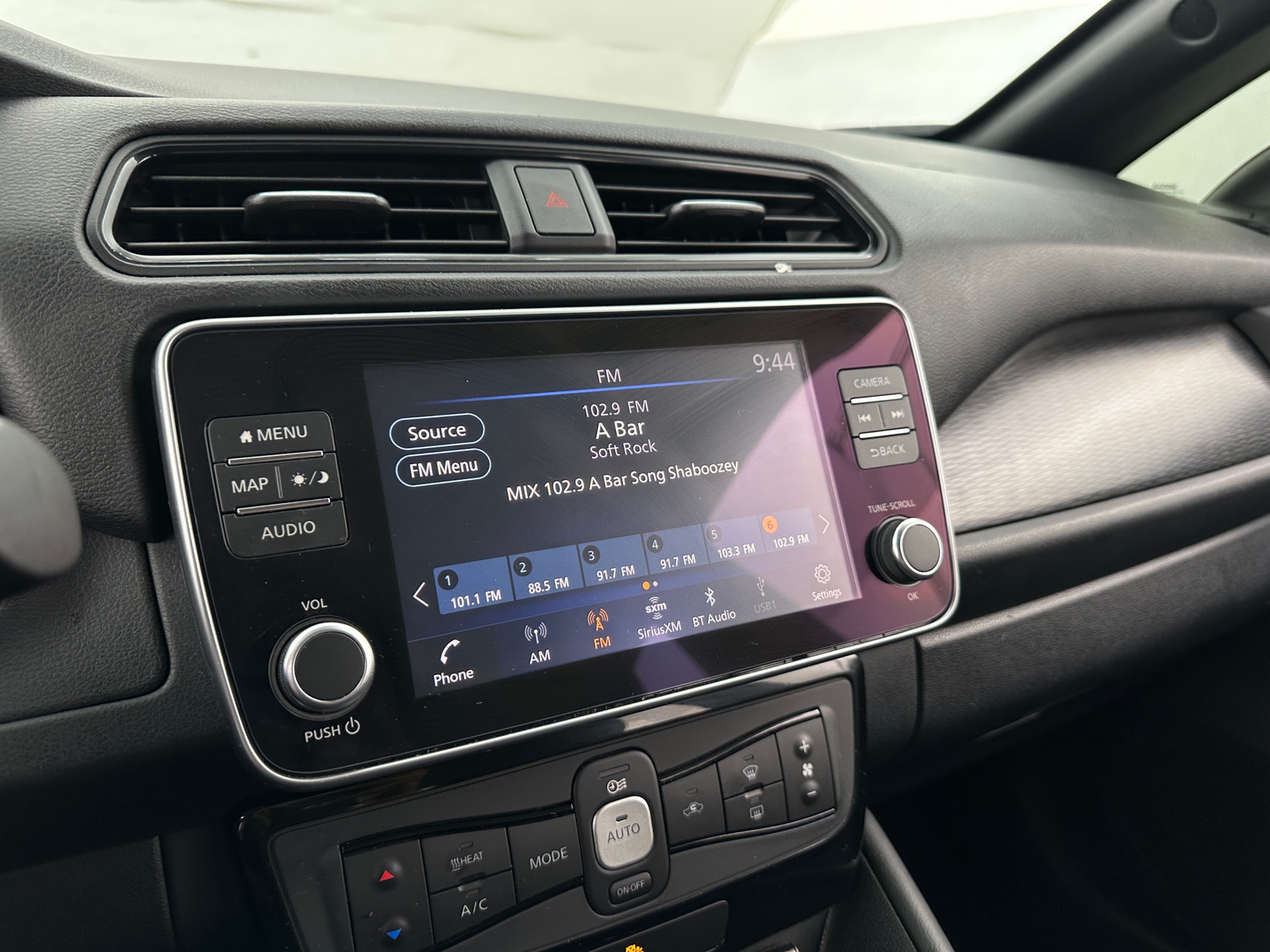 Thumbnail: 2022 Nissan Leaf - 4