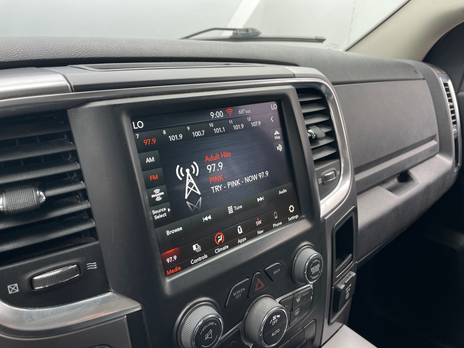 Thumbnail: 2023 RAM 1500 Classic - 4