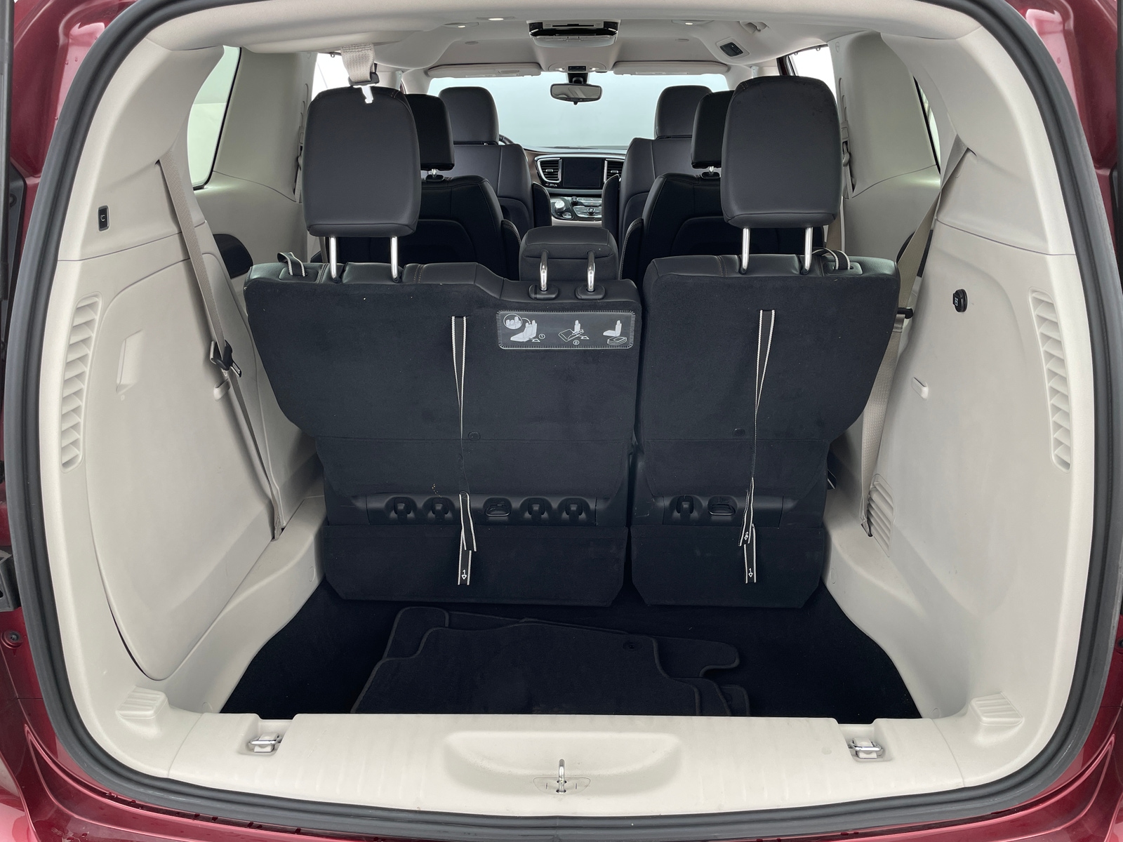 Thumbnail: 2017 Chrysler Pacifica - 6