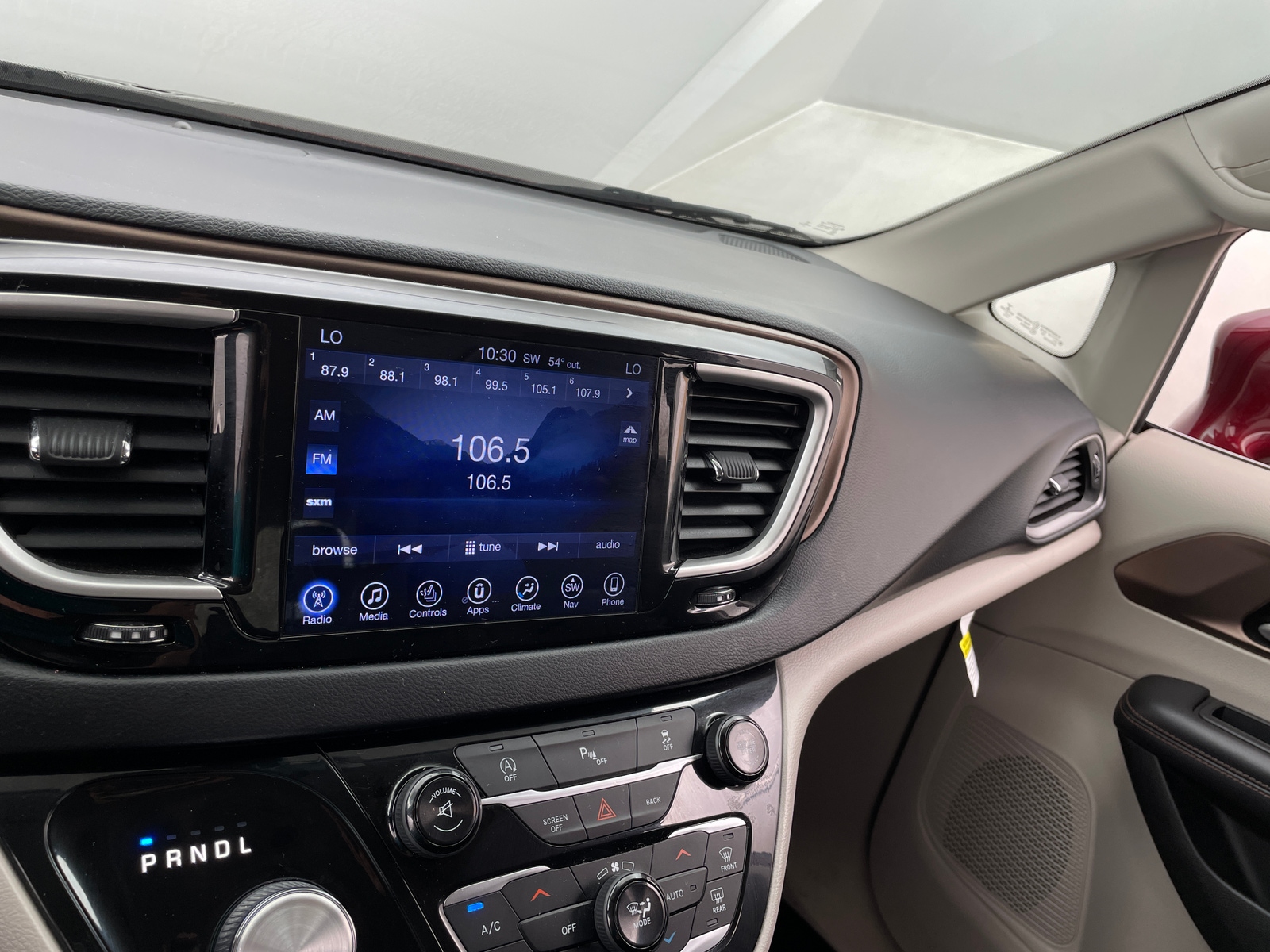 Thumbnail: 2017 Chrysler Pacifica - 3