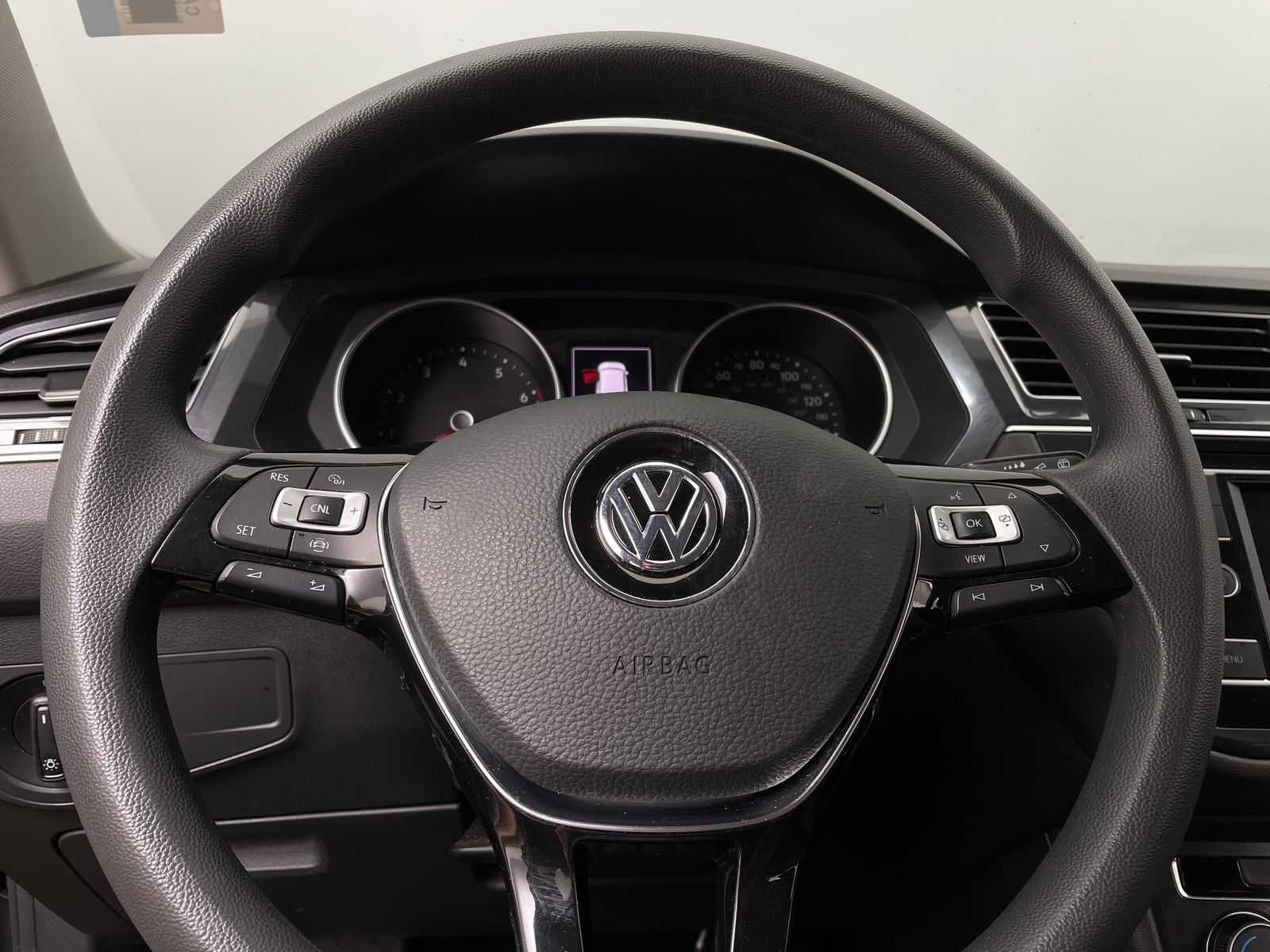 Thumbnail: 2021 Volkswagen Tiguan - 5