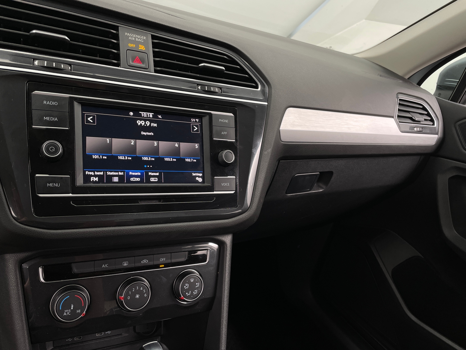 Thumbnail: 2021 Volkswagen Tiguan - 4