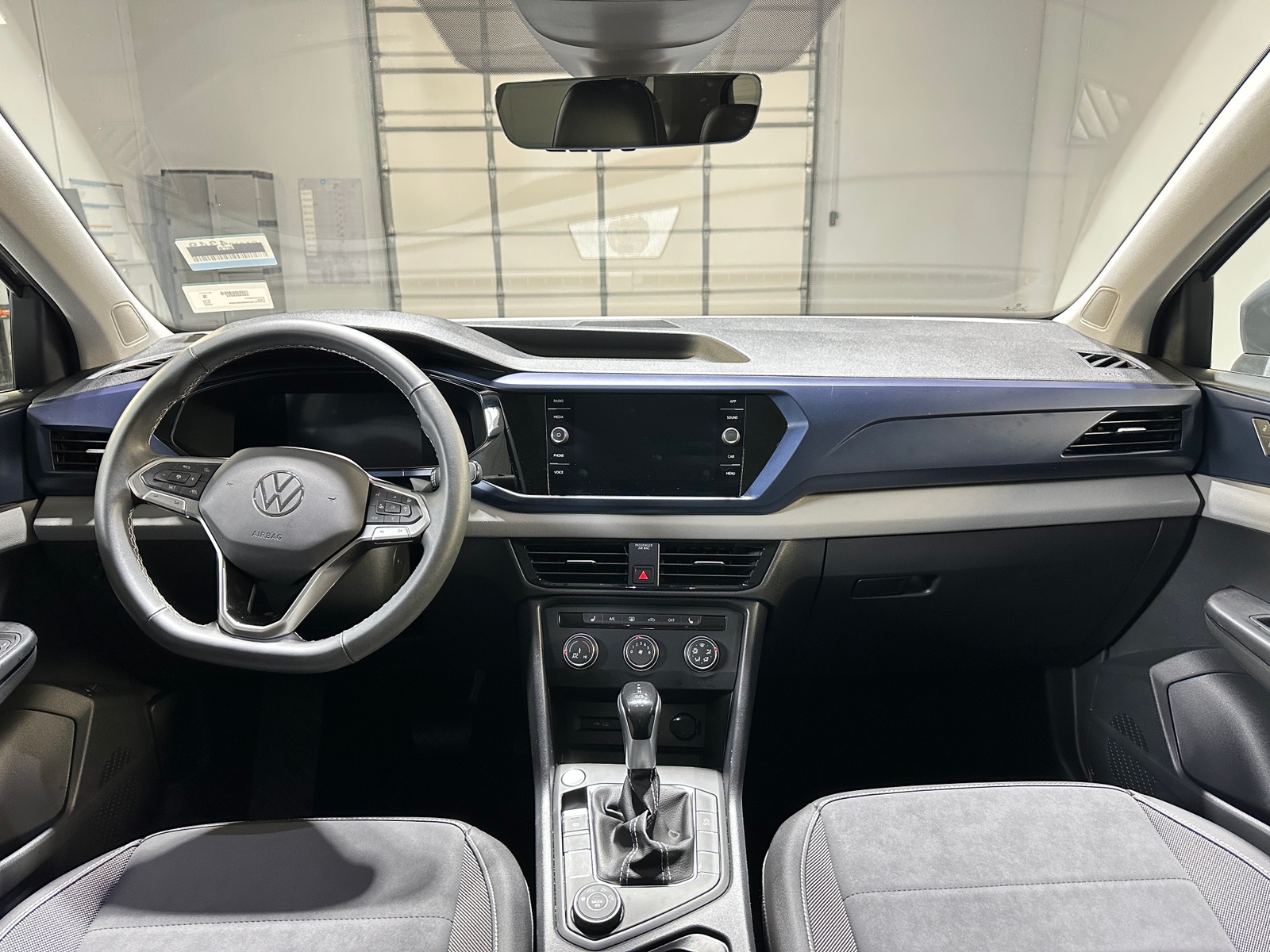 Thumbnail: 2022 Volkswagen Taos - 2