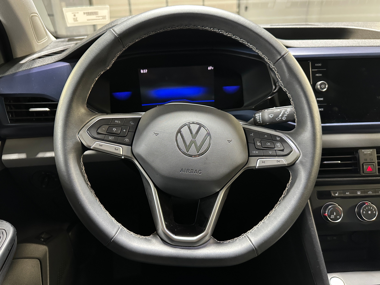 Thumbnail: 2022 Volkswagen Taos - 4