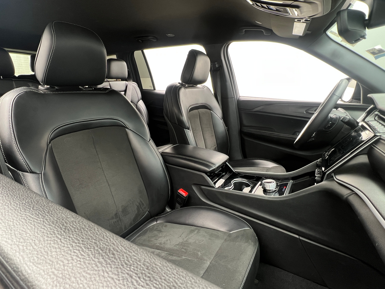 Thumbnail: 2023 Jeep Grand Cherokee L - 2