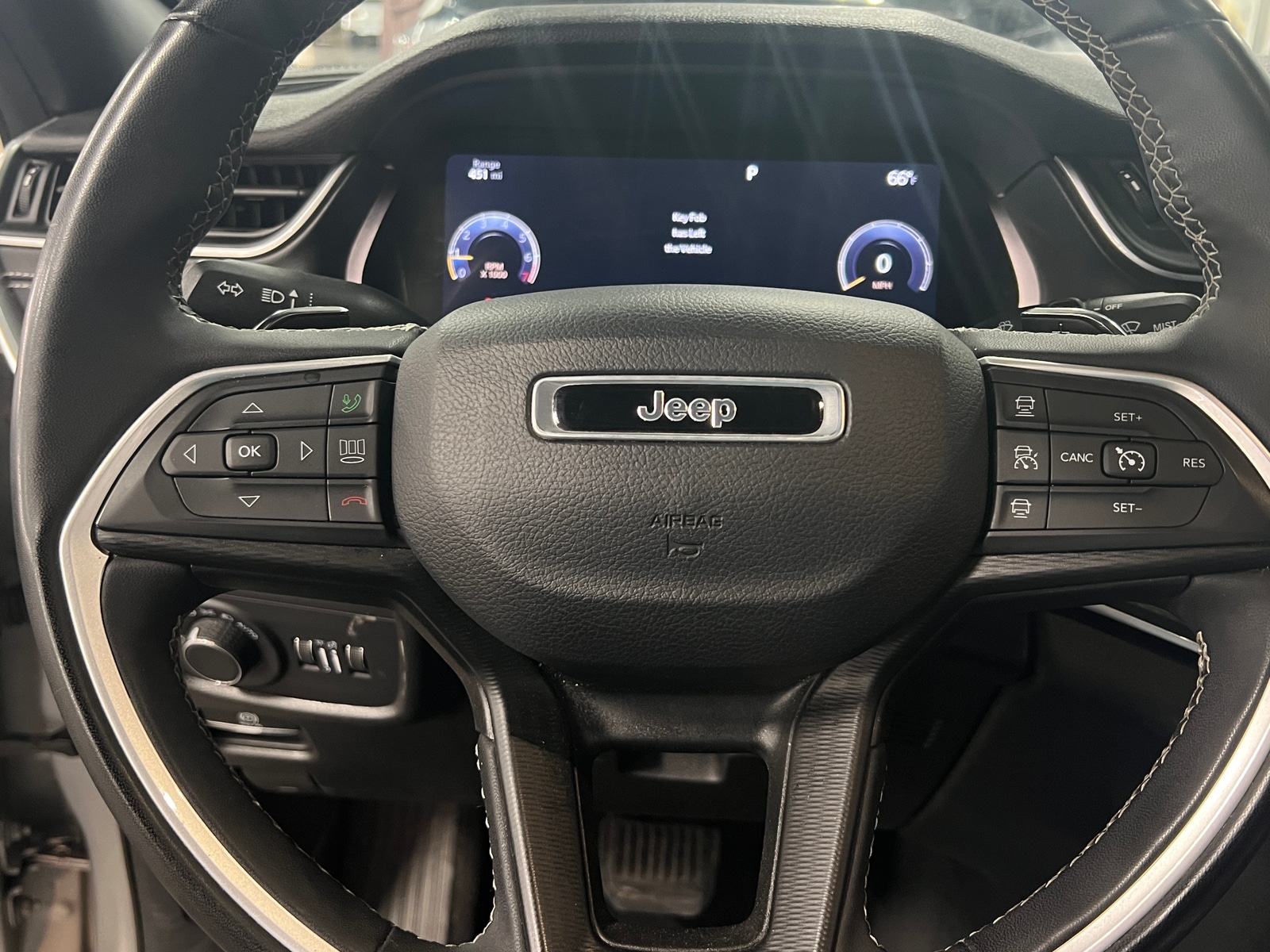 Thumbnail: 2023 Jeep Grand Cherokee L - 5
