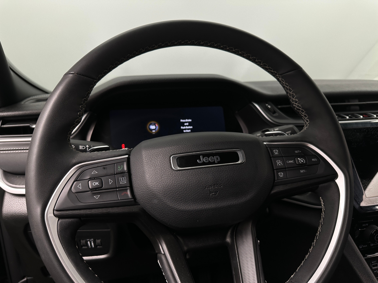 Thumbnail: 2024 Jeep Grand Cherokee L - 4