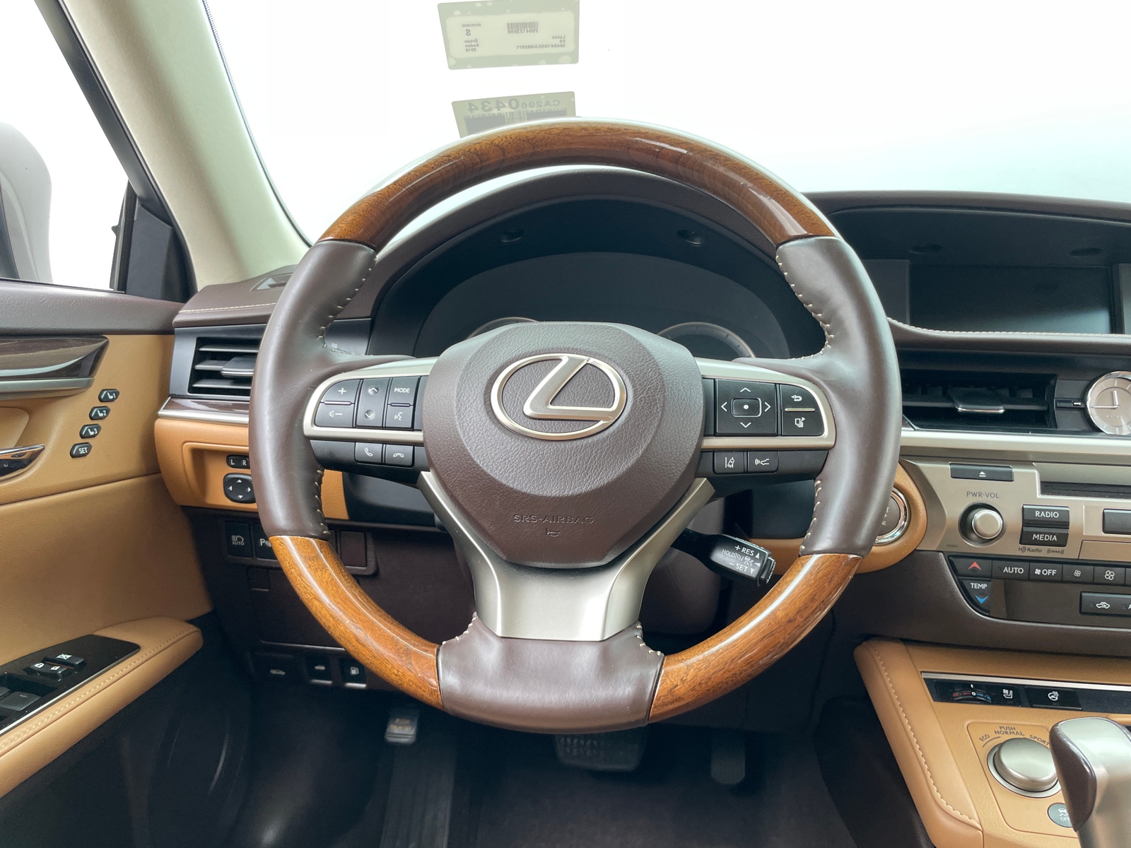 Thumbnail: 2018 Lexus ES - 4