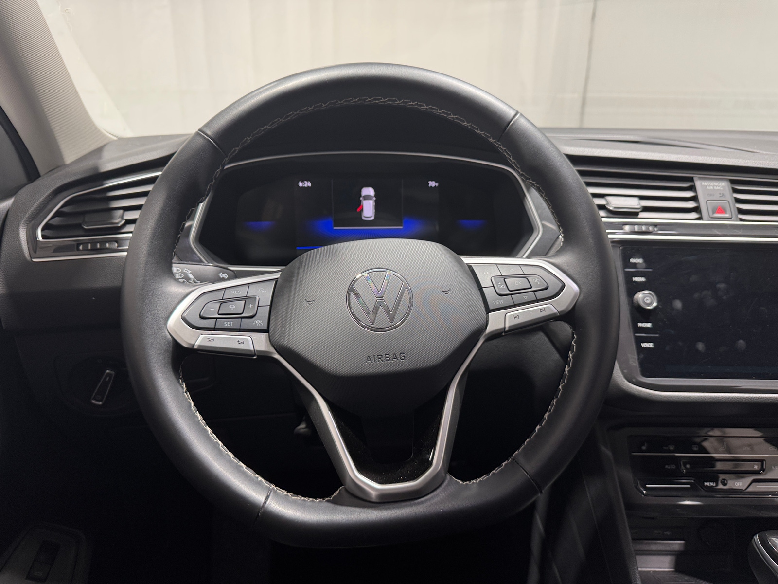 Thumbnail: 2024 Volkswagen Tiguan - 4
