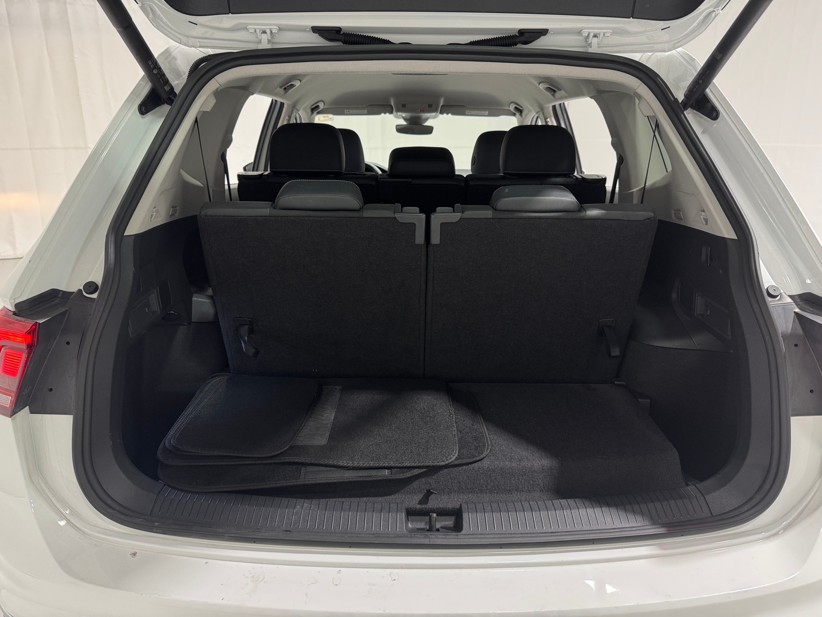 Thumbnail: 2024 Volkswagen Tiguan - 6