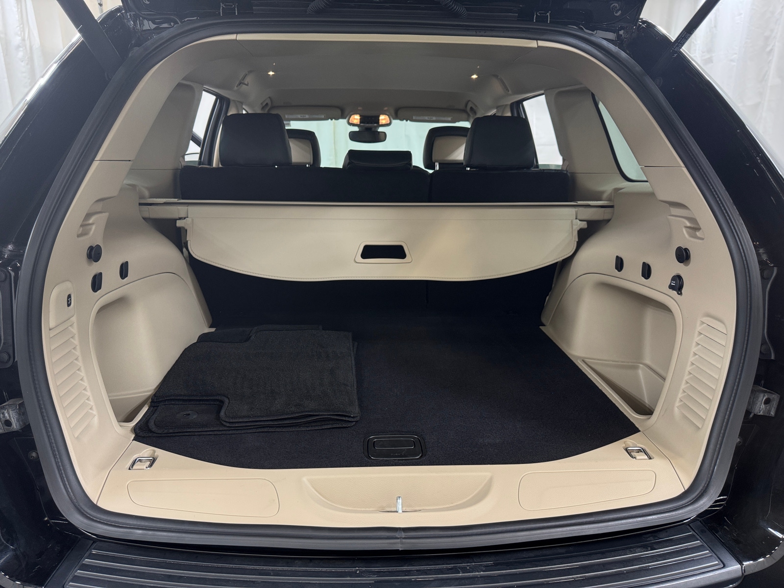 Thumbnail: 2022 Jeep Grand Cherokee - 7