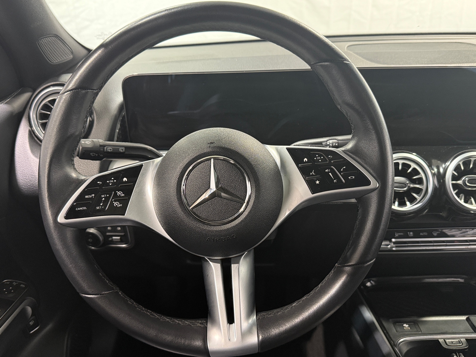 Thumbnail: 2024 Mercedes-Benz GLB - 4