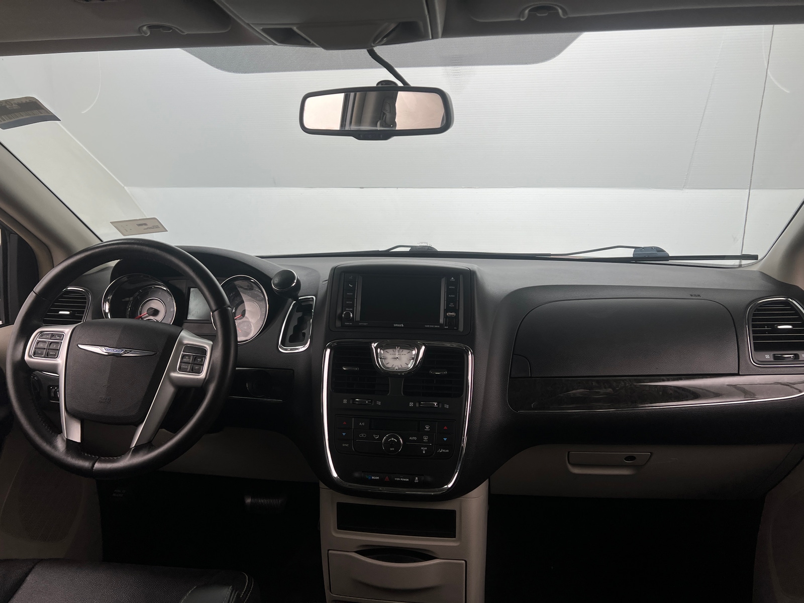 Thumbnail: 2015 Chrysler Town & Country - 2