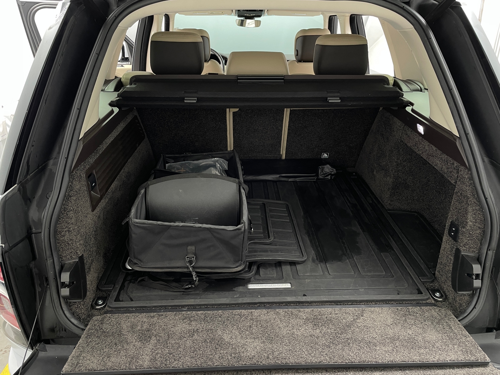 Thumbnail: 2020 Land Rover Range Rover - 6