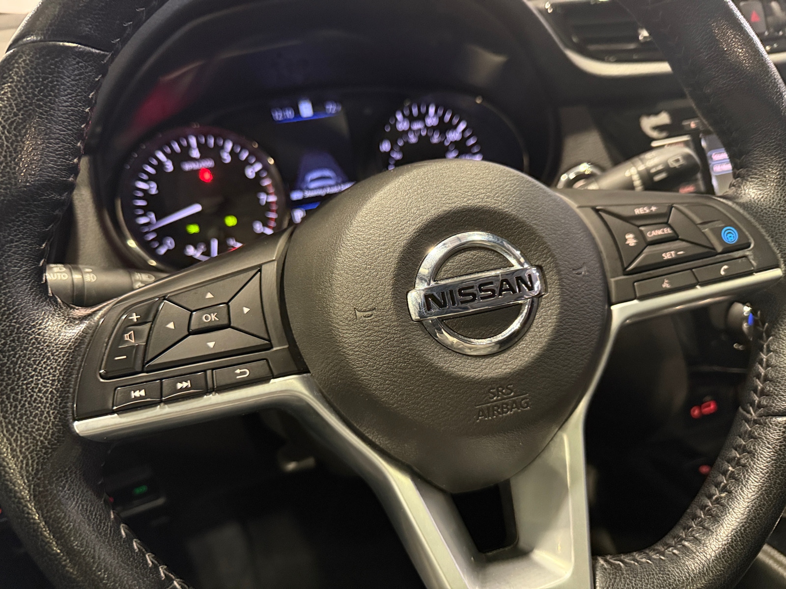Thumbnail: 2022 Nissan Rogue Sport - 4