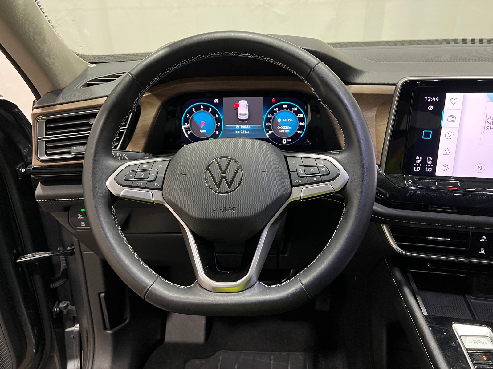 Thumbnail: 2024 Volkswagen Atlas - 4