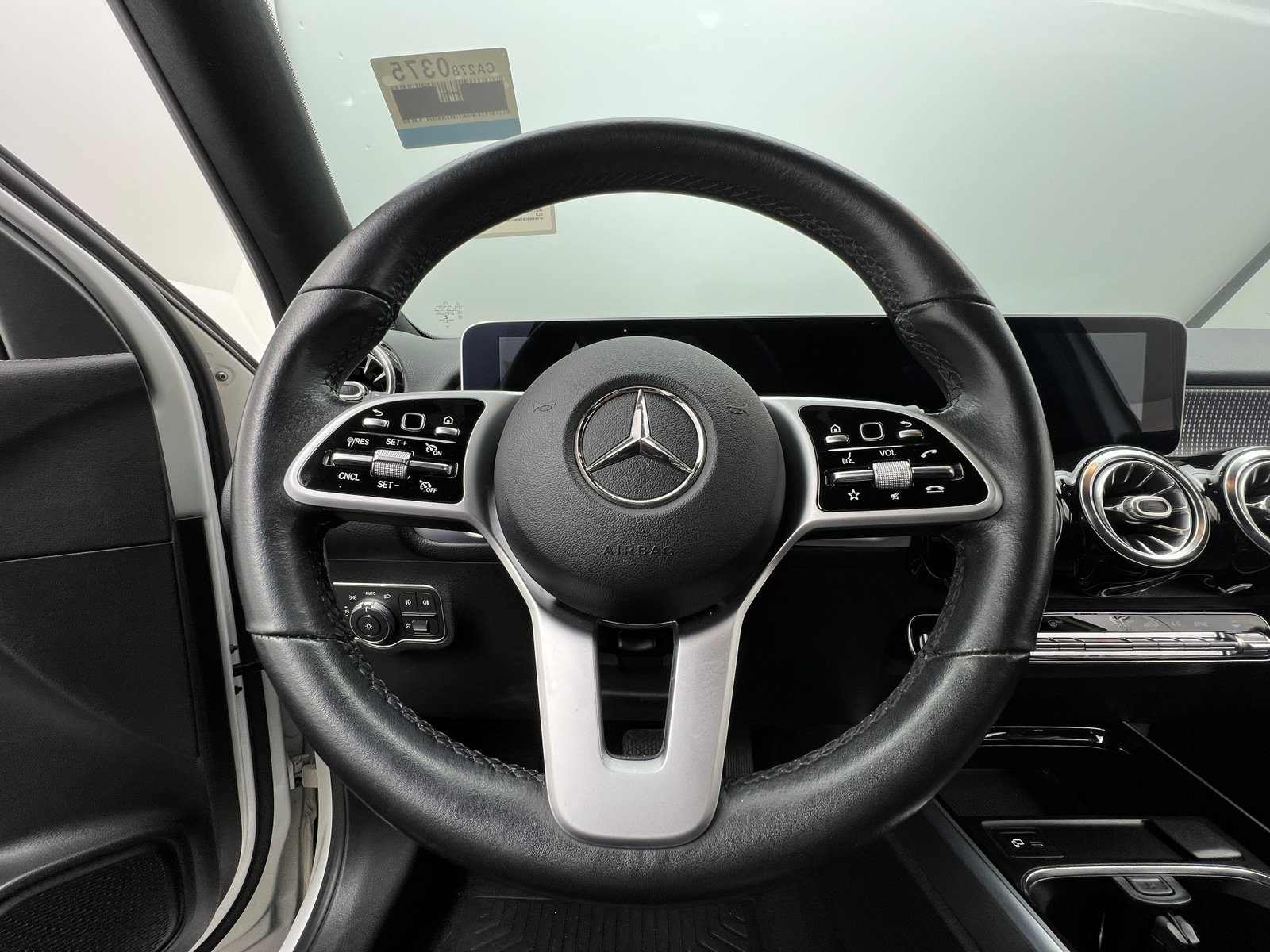 Thumbnail: 2021 Mercedes-Benz GLB - 4