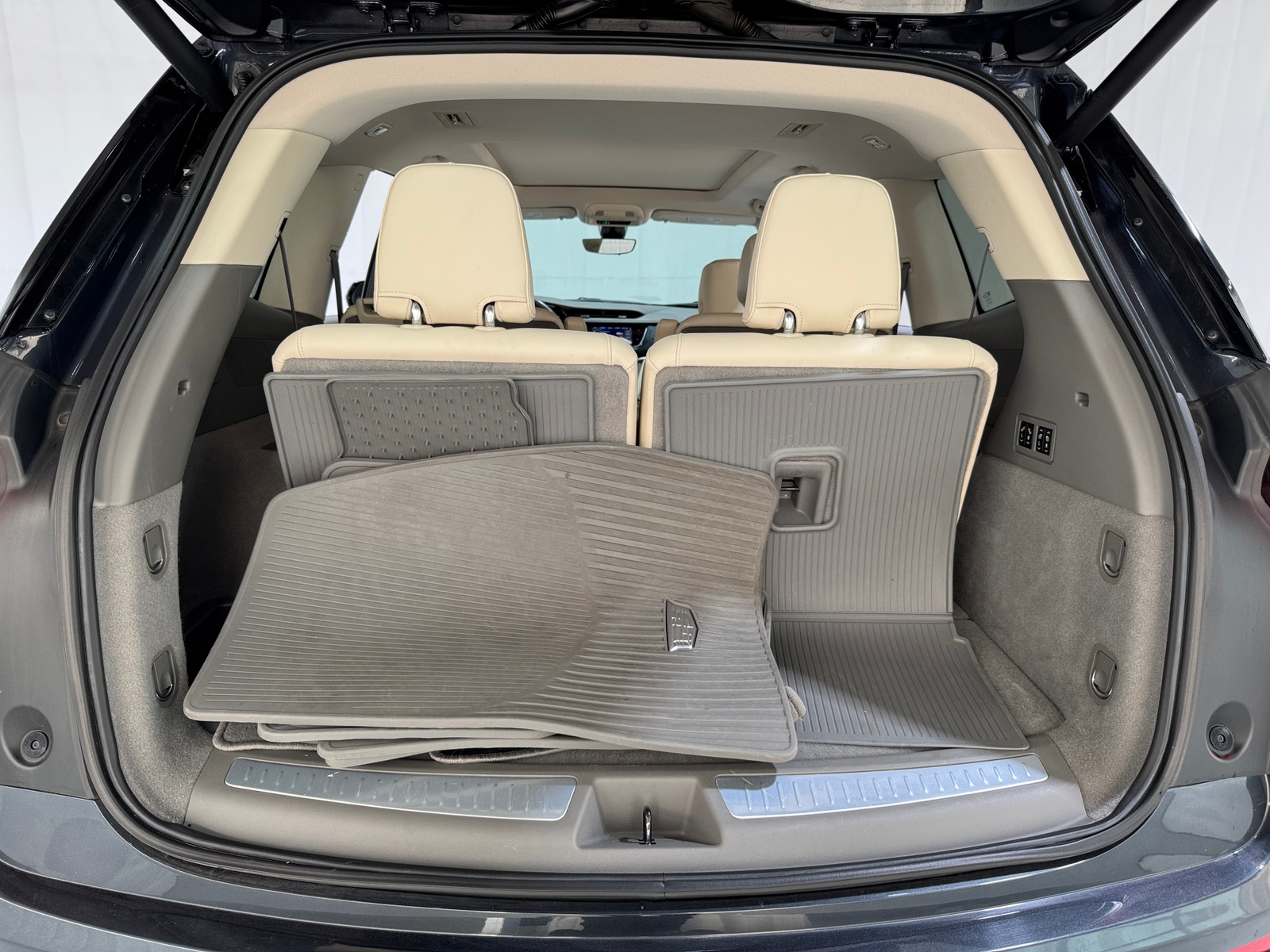 Thumbnail: 2021 Cadillac XT6 - 6