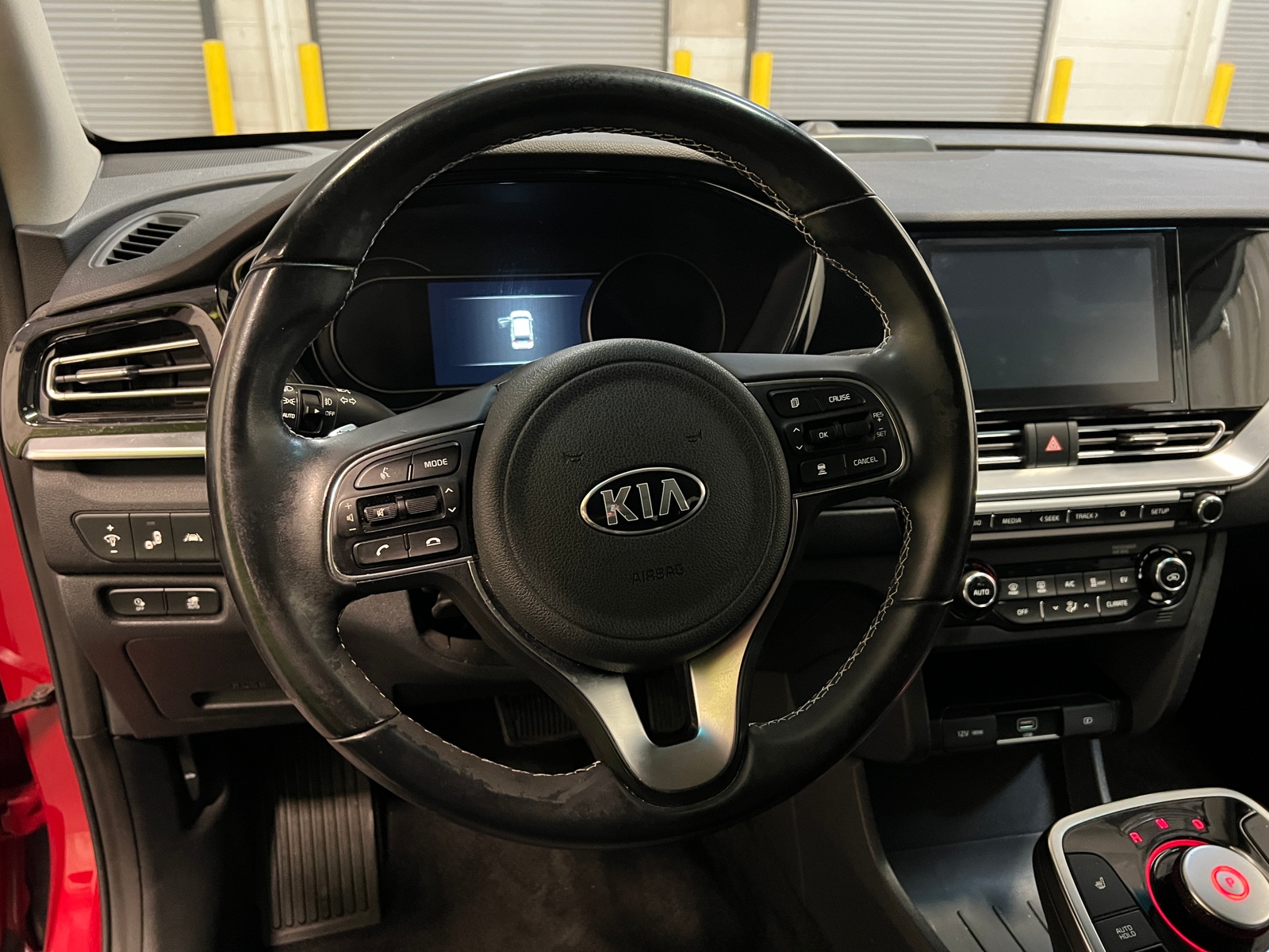 Thumbnail: 2020 Kia Niro - 4