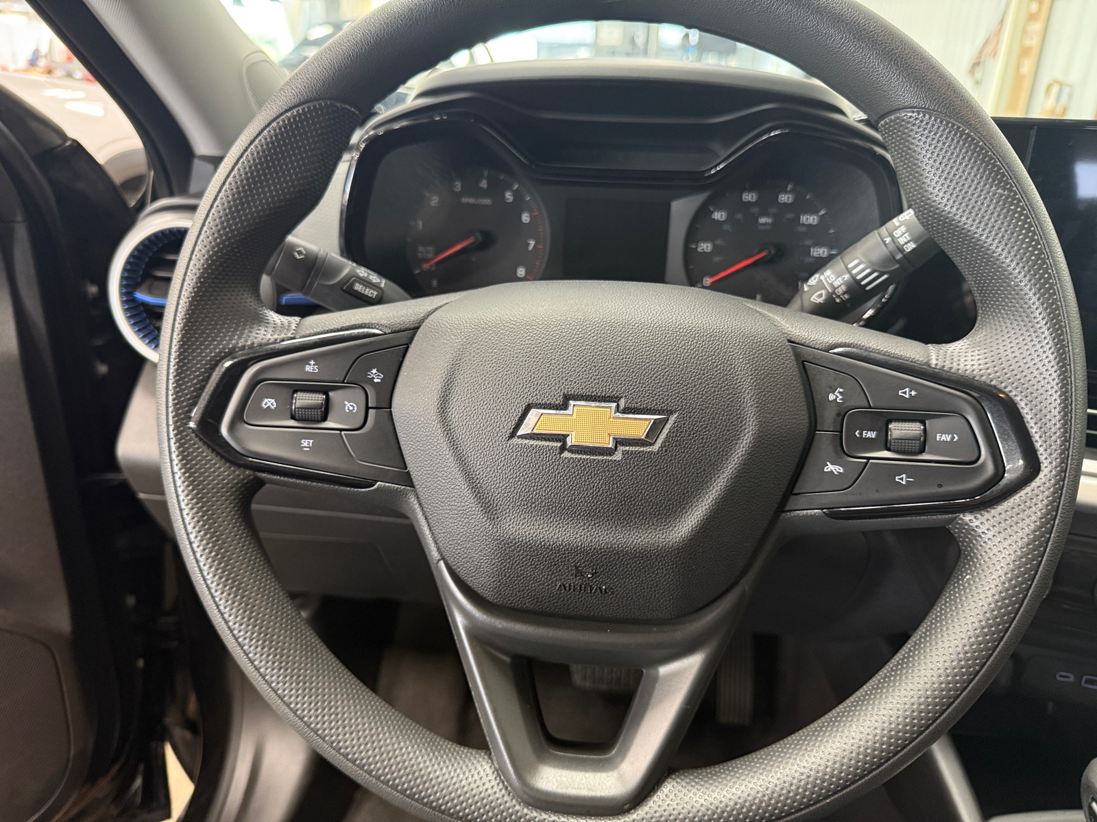 Thumbnail: 2025 Chevrolet Trax - 5
