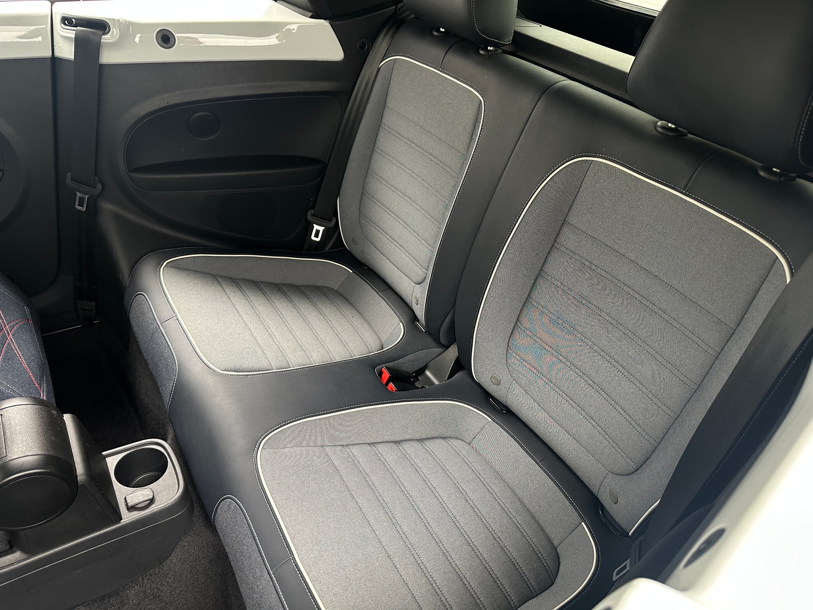 Thumbnail: 2016 Volkswagen Beetle - 5