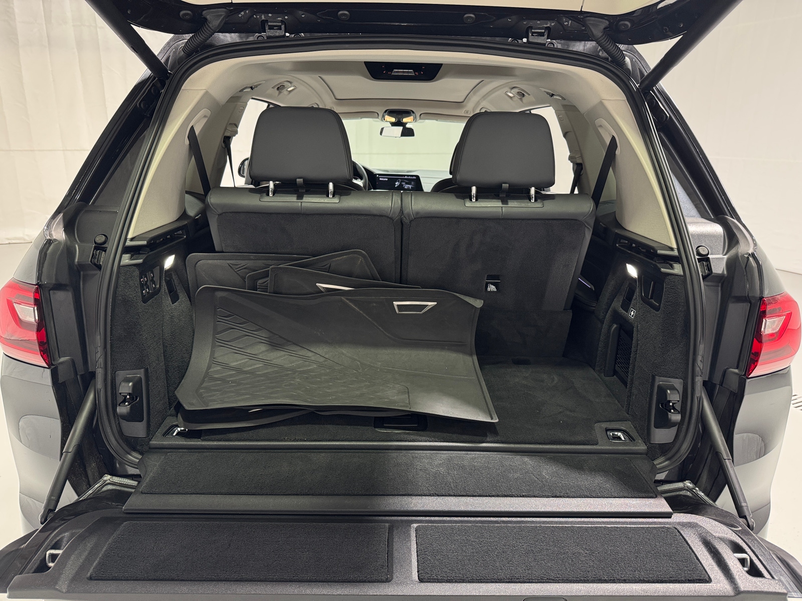 Thumbnail: 2021 BMW X7 - 6